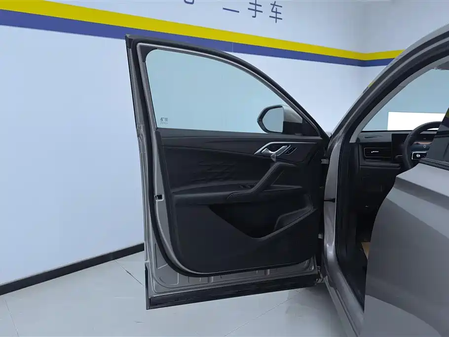 Roewe RX5 New Energy 2023 eRX5 Super Hybrid Superior Edition купить на сайте DeffCars