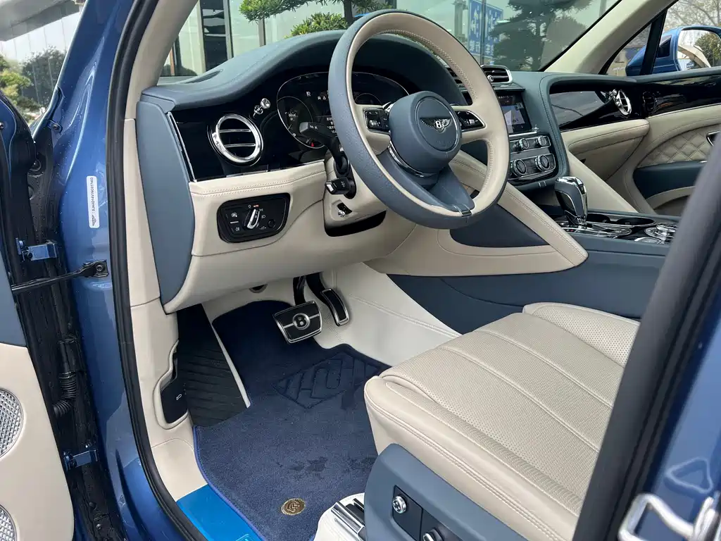 Bentayga 2022 4.0T V8 купить на сайте DeffCars