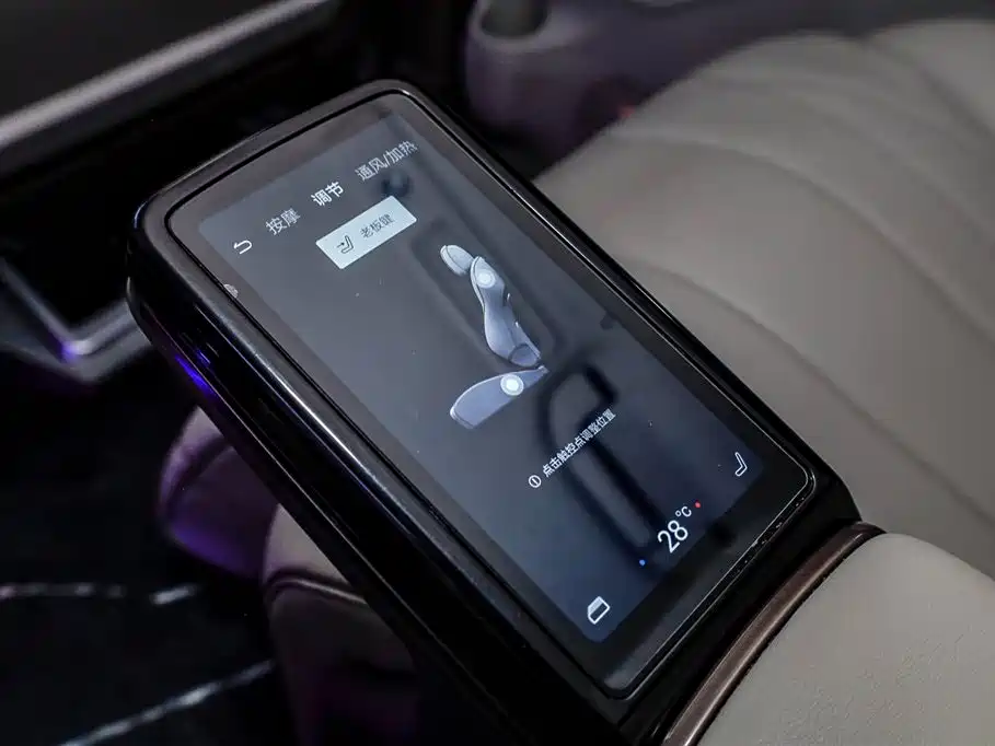 Denza D9 2022 DM-i 970 four-wheel drive premium model купить на сайте DeffCars