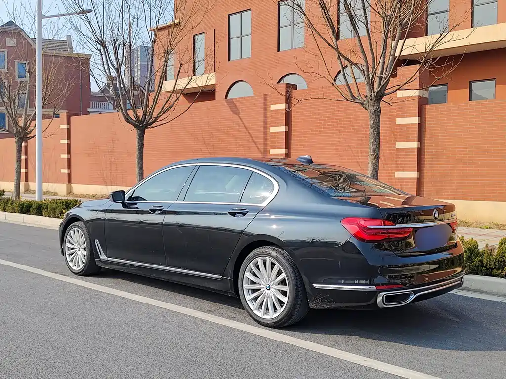 BMW 7 Series 2018 730Li Leading Excellence Package купить на сайте DeffCars