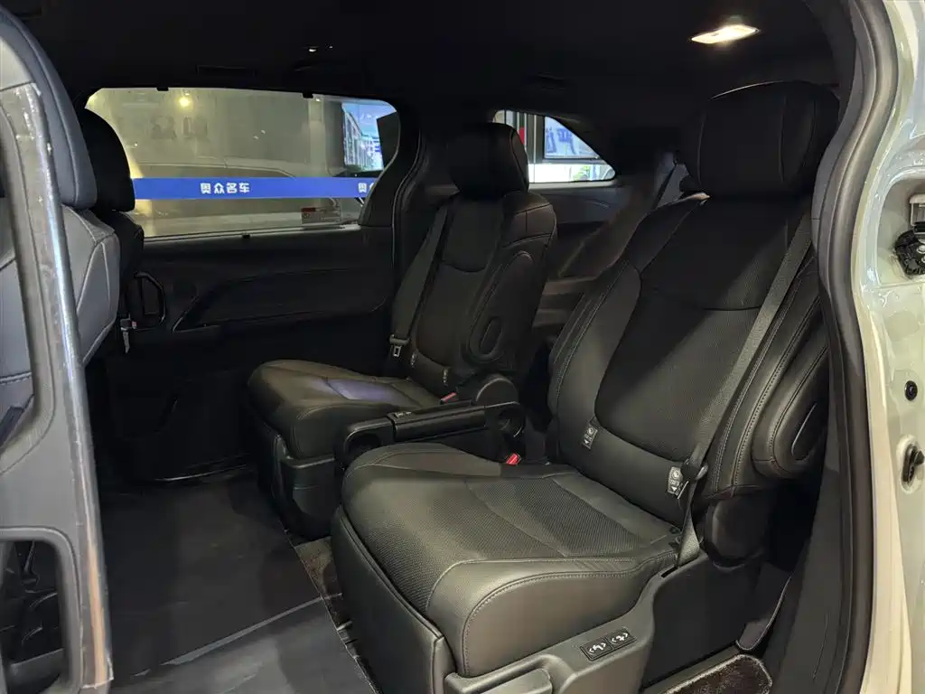 SIENNA 2023 2.5L Hybrid Premium Edition купить на сайте DeffCars