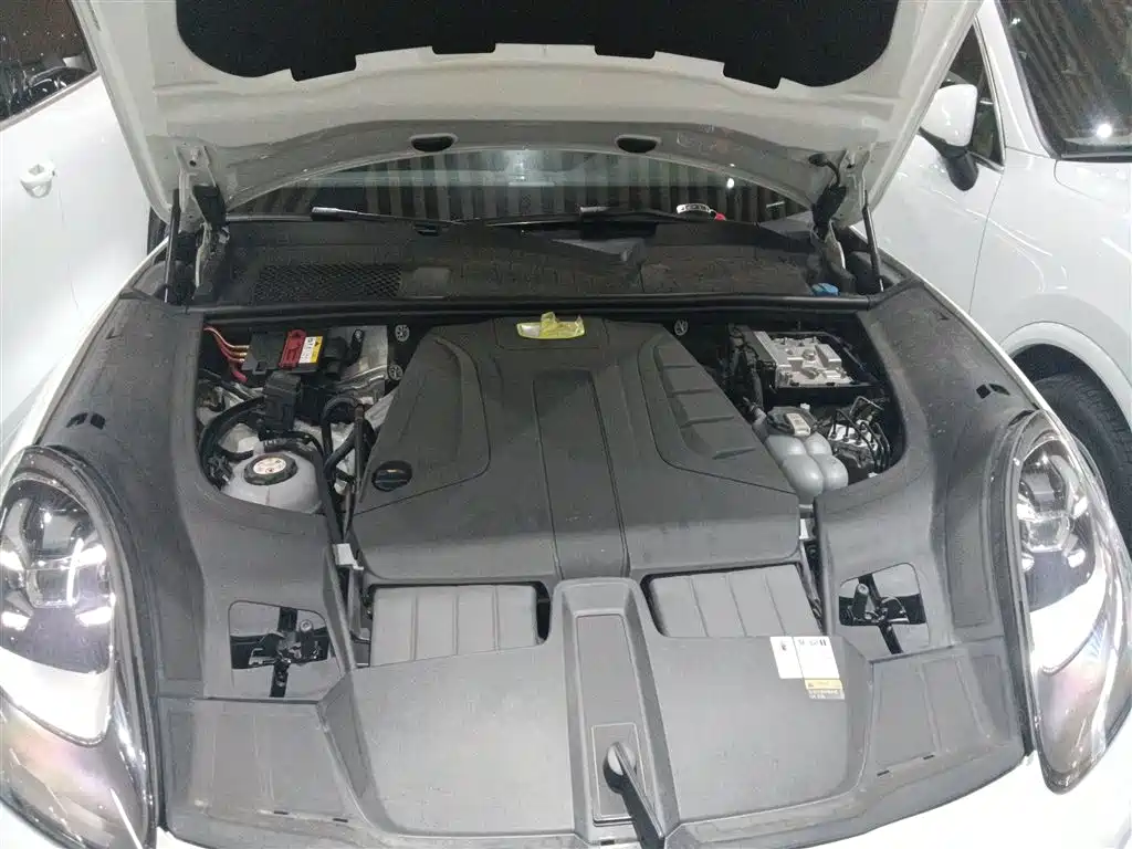 Cayenne New Energy 2021 Cayenne E-Hybrid 2.0T купить на сайте DeffCars