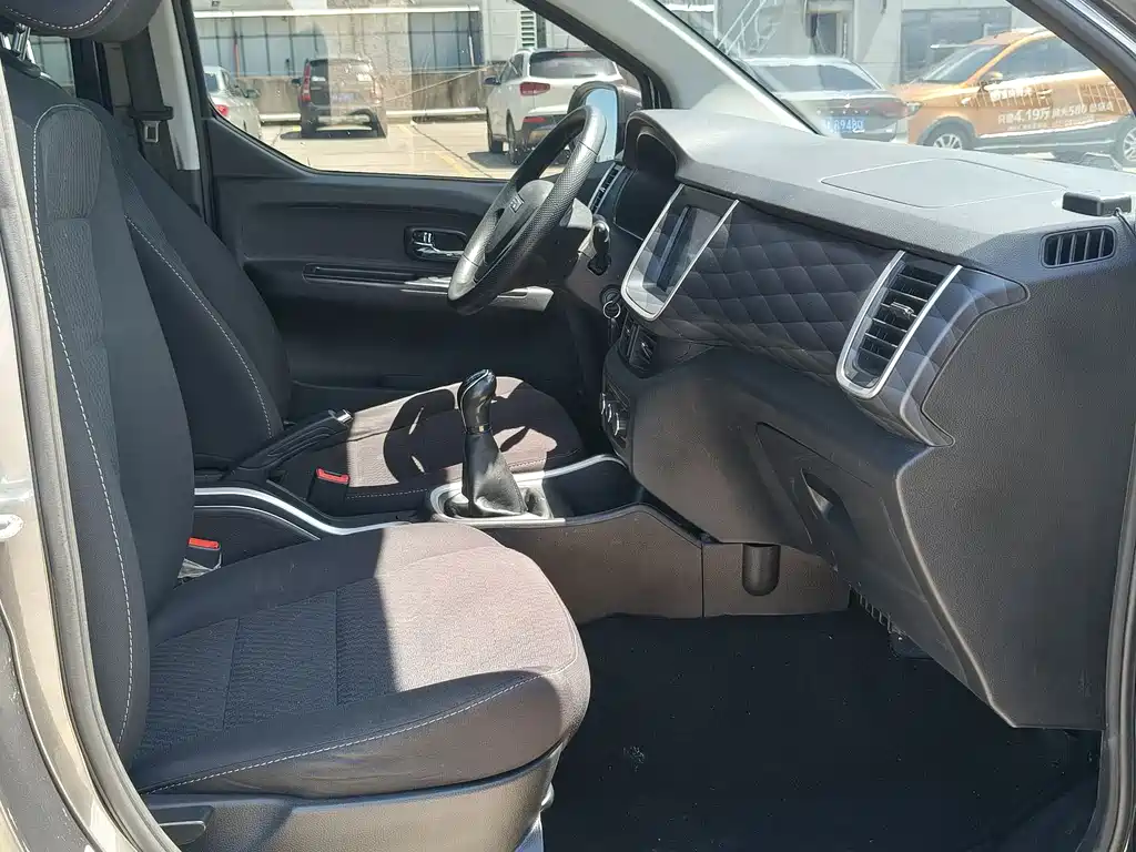 Golden Hiace M Classic 2023 1.5L Traveling Lion Bus 5/6/7 Seats купить на сайте DeffCars