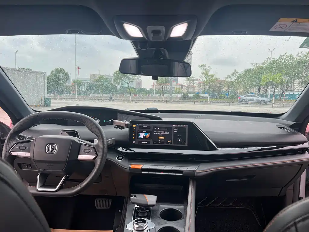 Changan UNI-V 2022 1.5T premium model купить на сайте DeffCars