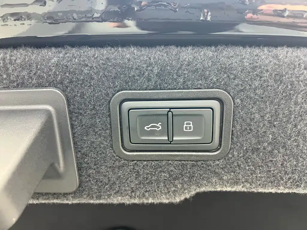 Audi A8 2019 facelift Plus A8L 55 TFSI quattro luxury model купить на сайте DeffCars