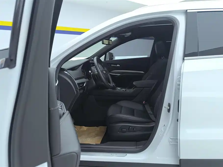 Cadillac XT4 2023 28T two-wheel drive luxury model купить на сайте DeffCars