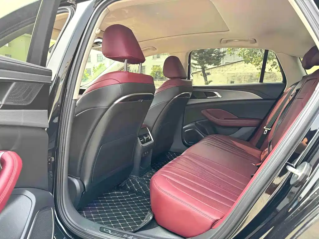 Hongqi H5 2023 1.5T DCT Zhilian Qiyue Edition купить на сайте DeffCars