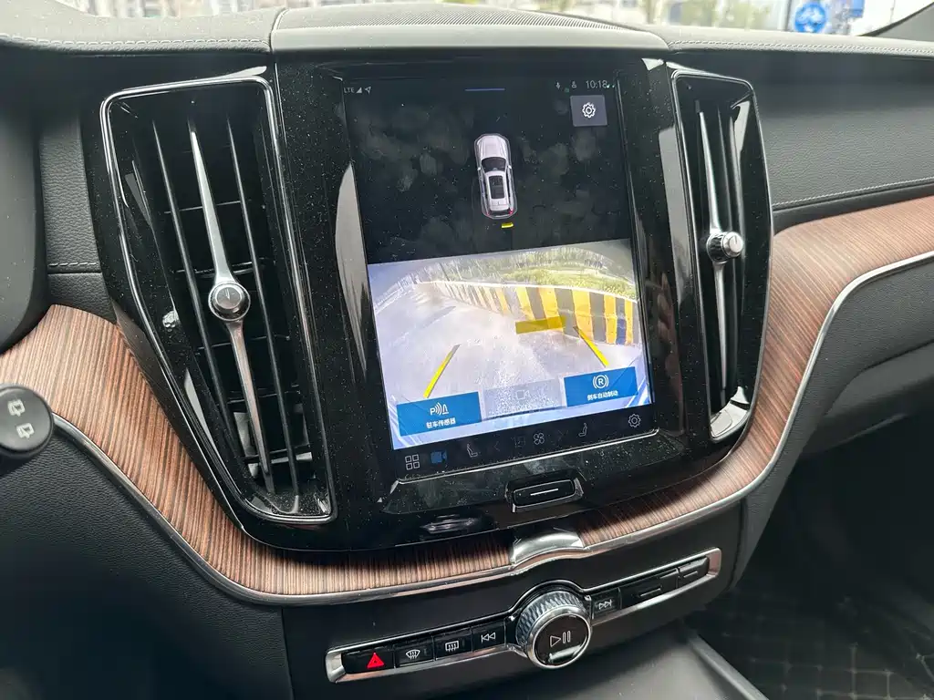 Volvo XC60 2025 B5 four-wheel drive Zhiyuan luxury version купить на сайте DeffCars