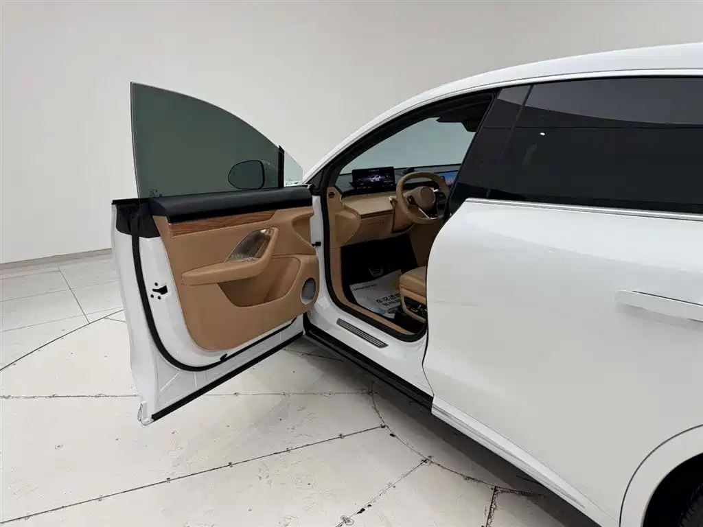 Zhijie R7 2025 extended range 251km Max купить на сайте DeffCars