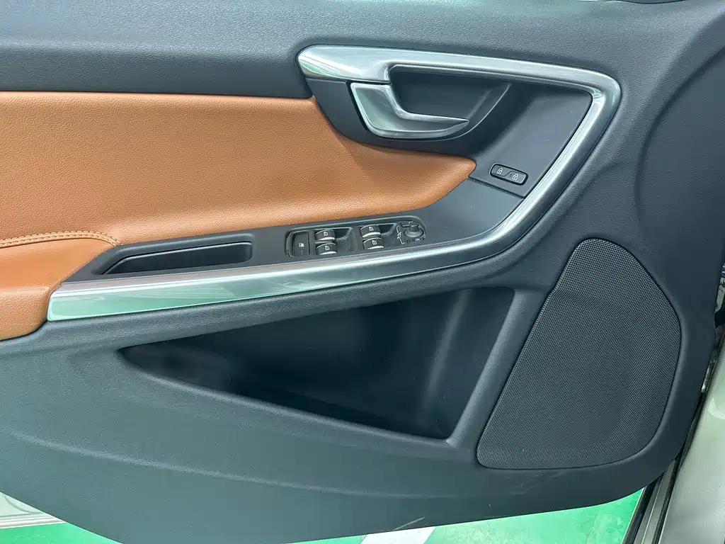 Volvo S60 2017 S60L T5 Smart Edition купить на сайте DeffCars
