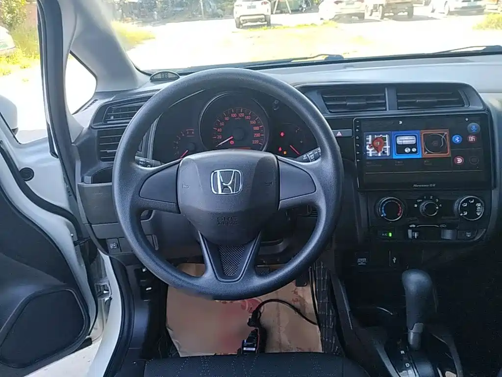 Fit 2018 1.5L CVT comfort sunroof version купить на сайте DeffCars