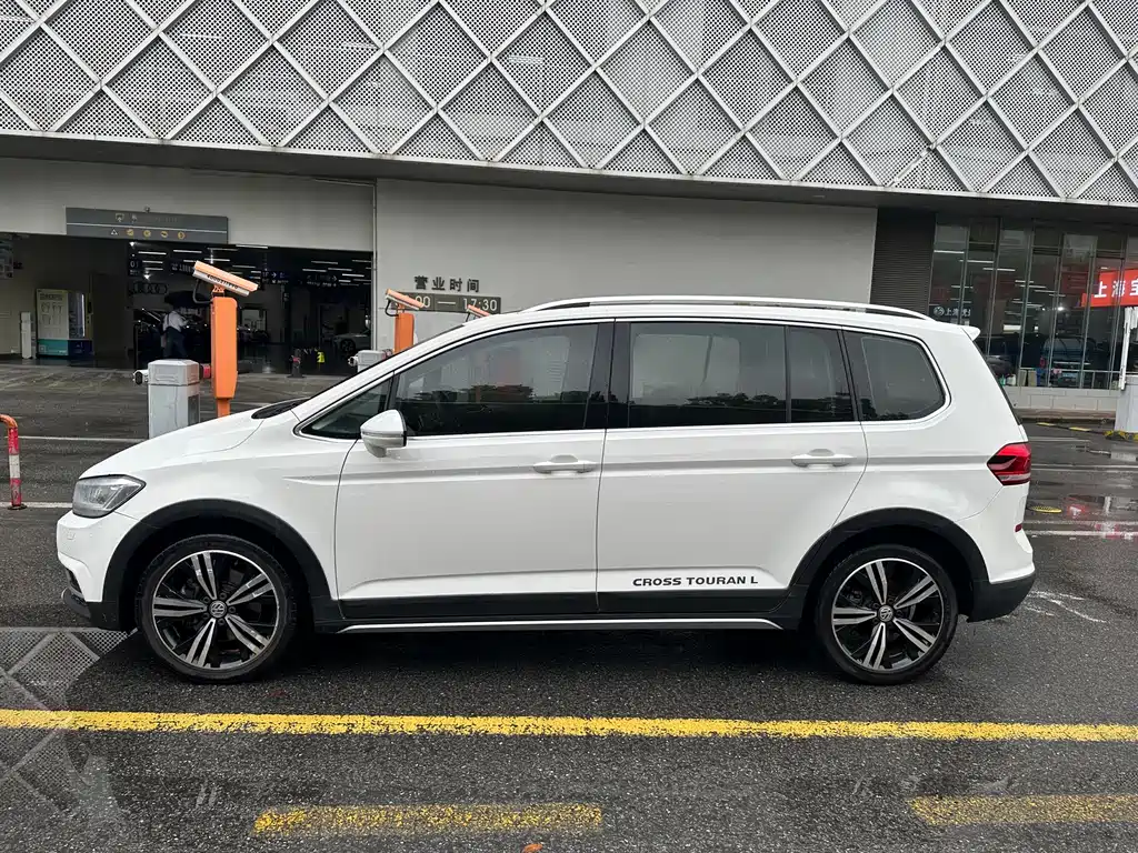 Touran 2021 Touran L 280TSI DSG expansion version 7 seats купить на сайте DeffCars