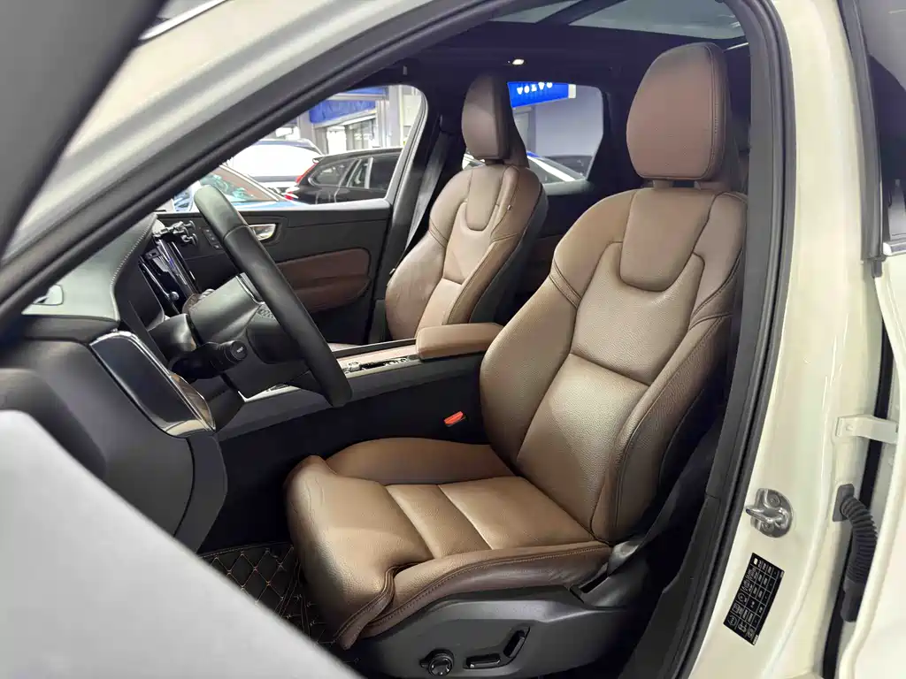Volvo XC60 2024 B5 four-wheel drive Zhiyuan Deluxe Edition купить на сайте DeffCars