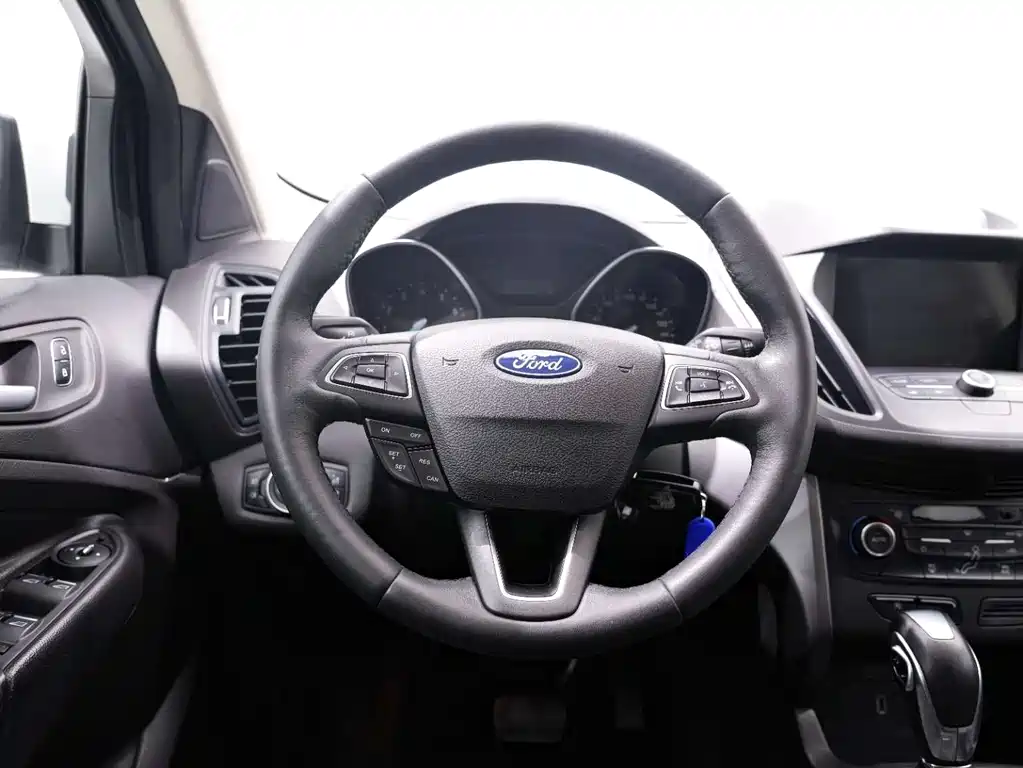 Escape 2019 EcoBoost 180 two-wheel drive platinum airfoil National VI купить на сайте DeffCars