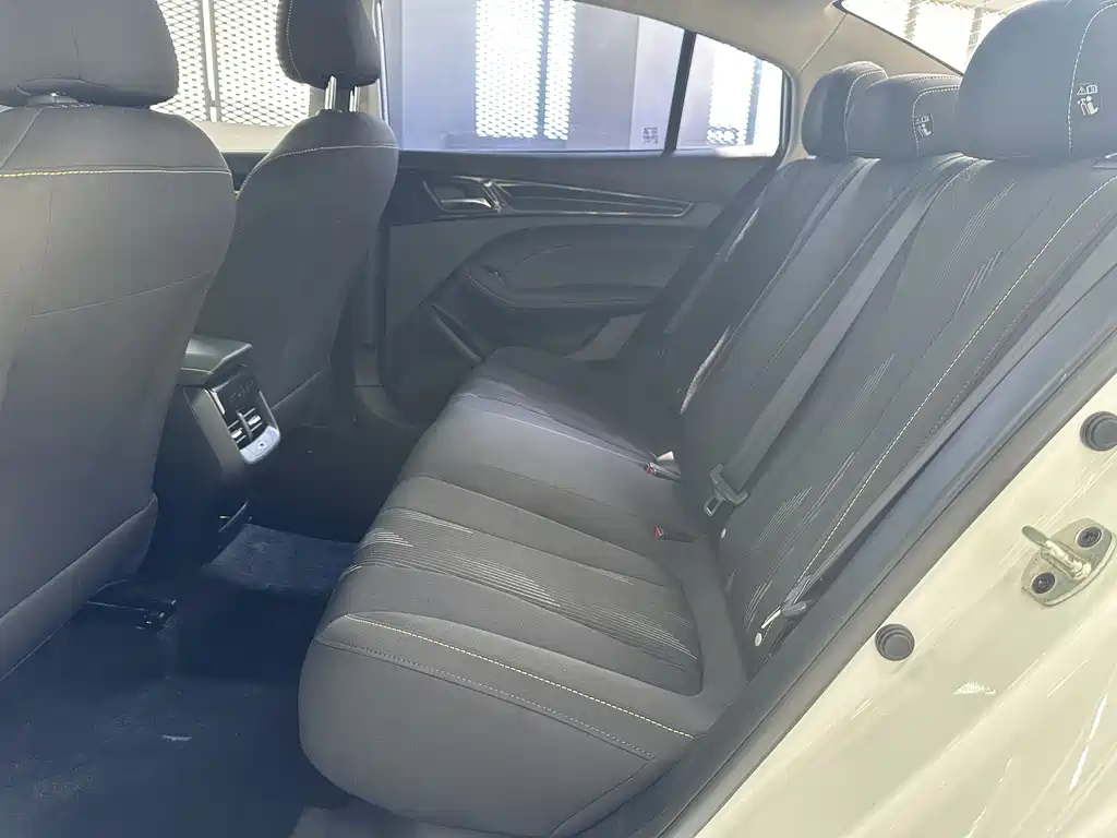 Roewe i5 2021 1.5L CVT Platinum Edition купить на сайте DeffCars