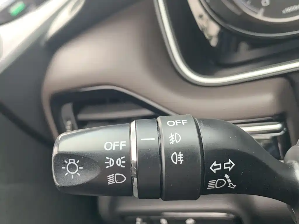 Trumpchi M6 2019 270T automatic luxury version (seven seats) National V купить на сайте DeffCars