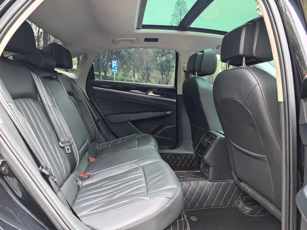 Passat 2023 330TSI Deluxe Edition купить на сайте DeffCars