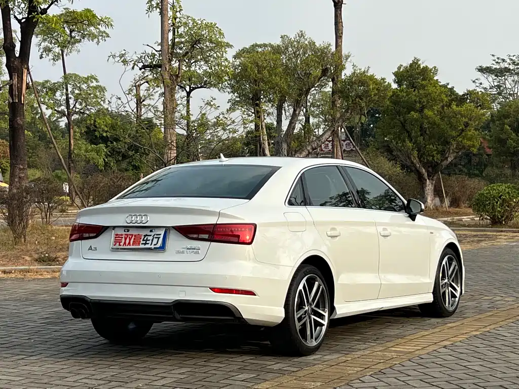 Audi A3 2018 30th Anniversary Limousine 35 TFSI Sports купить на сайте DeffCars