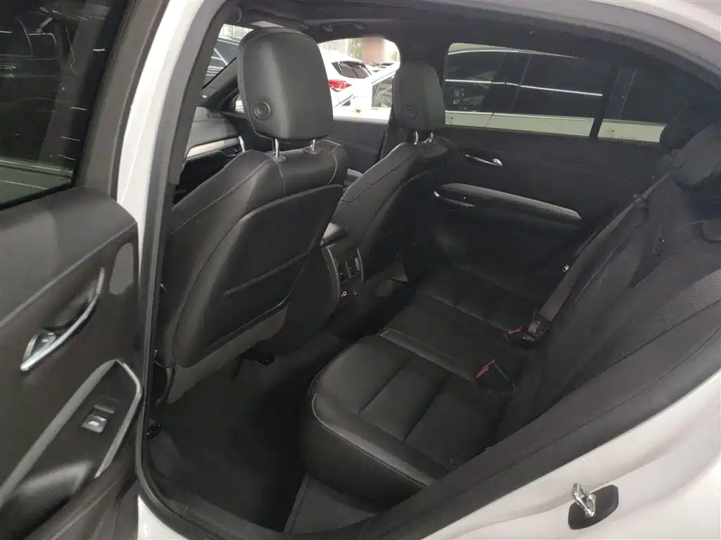 Cadillac XT4 2018 28T two-wheel drive leading model купить на сайте DeffCars