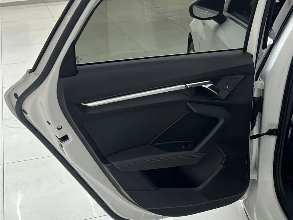 Audi A3 2023 facelift Sportback 35 TFSI luxury sports model купить на сайте DeffCars
