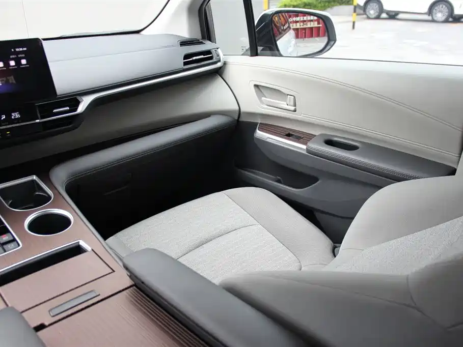 SIENNA 2024 2.5L Hybrid Comfort Edition купить на сайте DeffCars