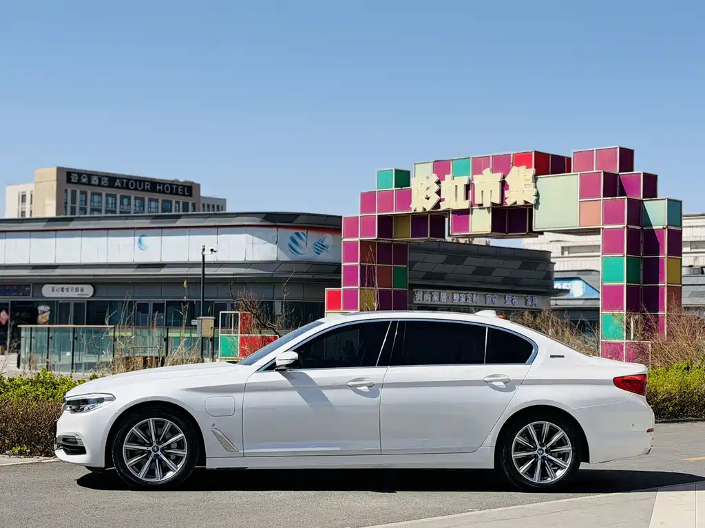 BMW 5 Series New Energy 2019 530Le Luxury Package купить на сайте DeffCars