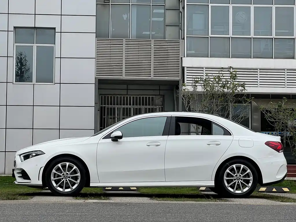 Mercedes-Benz A-Class 2022 A 200 L Sports Sedan Dynamic Type купить на сайте DeffCars
