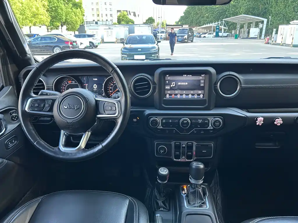 Wrangler 2021 2.0T Sahara four-door version купить на сайте DeffCars