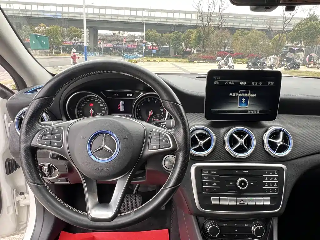Mercedes-Benz GLA 2018 GLA 200 Fashion Model купить на сайте DeffCars