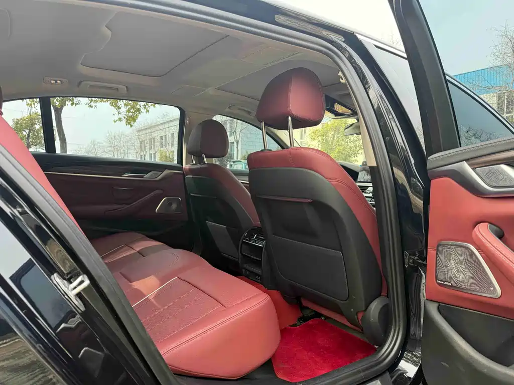 BMW 5 Series 2022 530Li Leading Luxury Package купить на сайте DeffCars