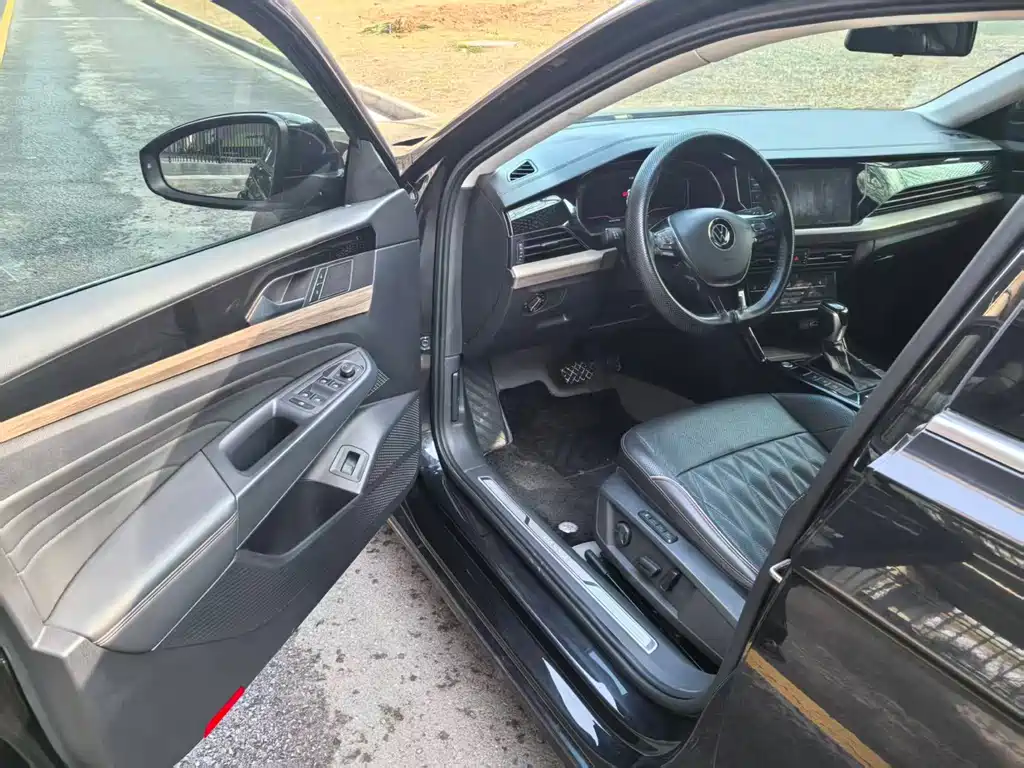 Passat 2020 330TSI Deluxe Edition National VI купить на сайте DeffCars