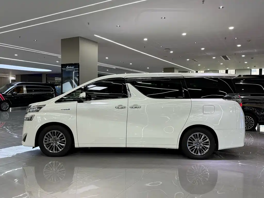 Wilfa 2021 Crown Dual Engine 2.5L HV Premium Edition купить на сайте DeffCars
