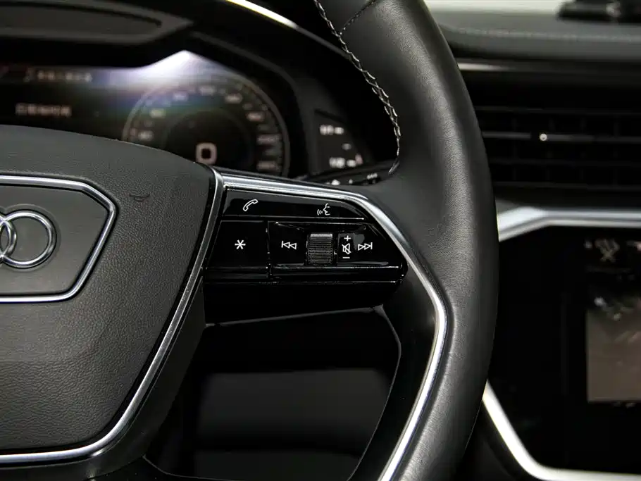 Audi A7L 2024 45TFSI S-line Dream Building Liquid Crystal Package купить на сайте DeffCars
