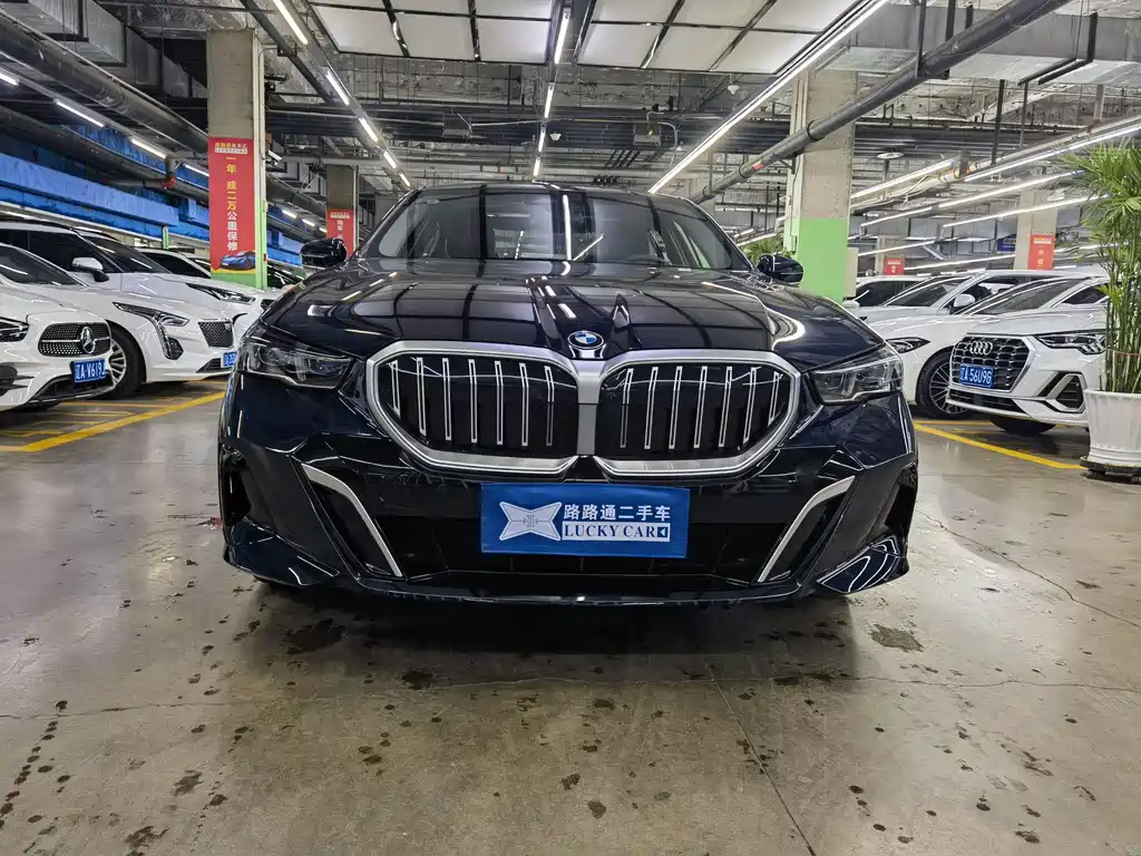 BMW 5 Series 2025 530Li Exclusive M Sports Package купить на сайте DeffCars