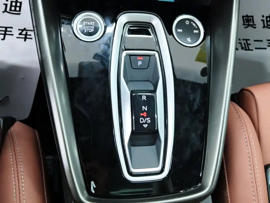Audi A3 2026 Sportback 35TFSI Flying Spur Premium + Deluxe Choice Pack купить на сайте DeffCars