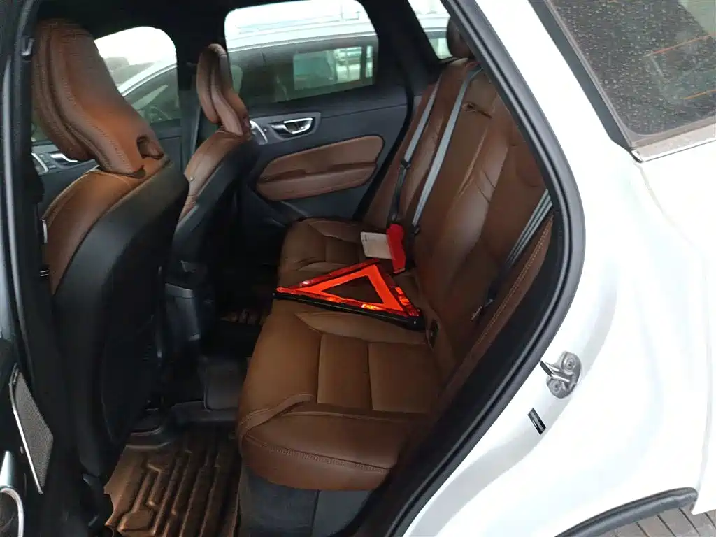 Volvo XC60 plug-in hybrid 2025 plug-in hybrid long-range four-wheel drive Zhiya luxury version купить на сайте DeffCars