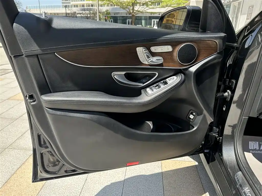 Mercedes-Benz GLC 2022 facelift GLC 260 L 4MATIC luxury model купить на сайте DeffCars