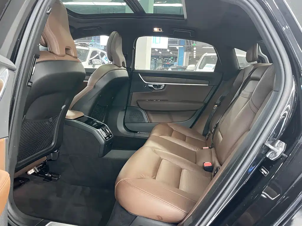Volvo S90 2021 B5 Zhiyuan Luxury Edition купить на сайте DeffCars