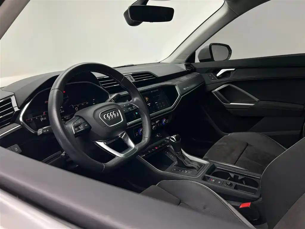 Audi Q3 2022 35 TFSI Fashionable and Dynamic купить на сайте DeffCars