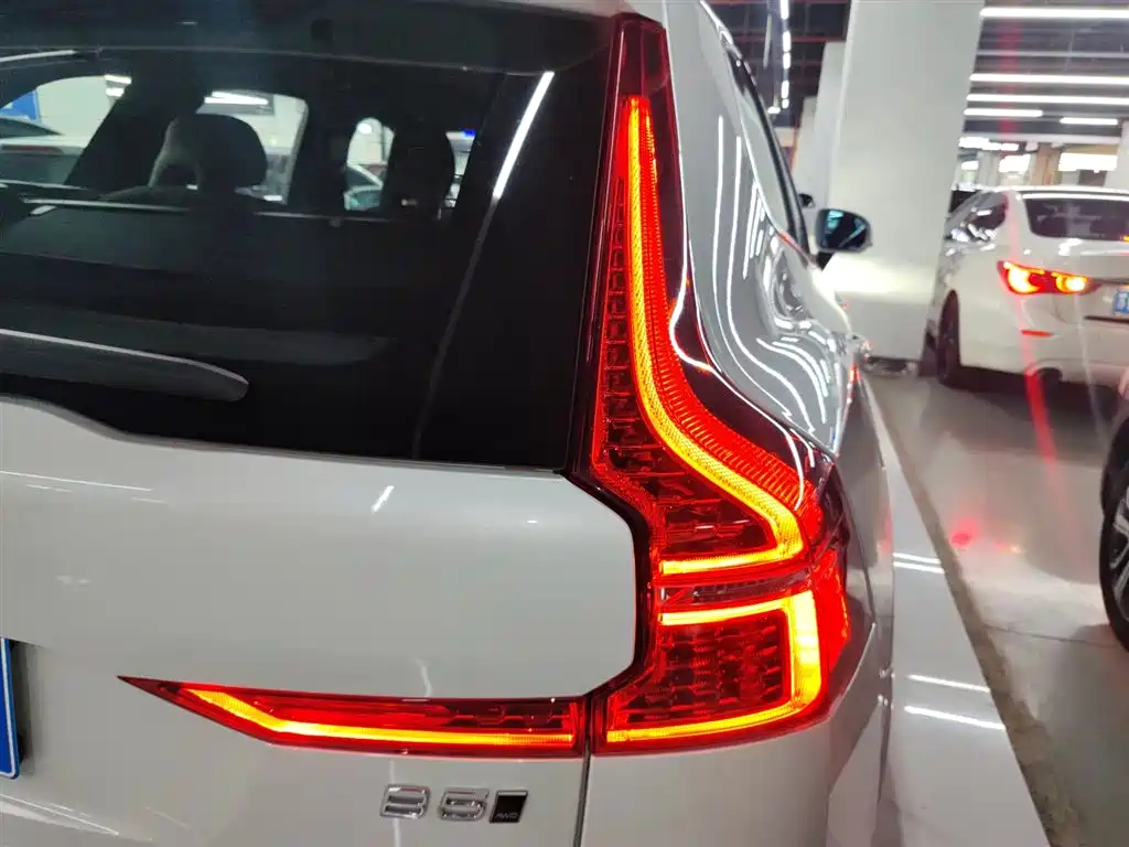 Volvo XC60 2025 B5 four-wheel drive Zhiyi Luxury Edition купить на сайте DeffCars