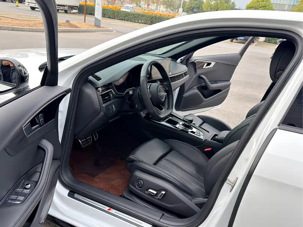 Audi A4L 2024 40 TFSI luxury and dynamic model купить на сайте DeffCars