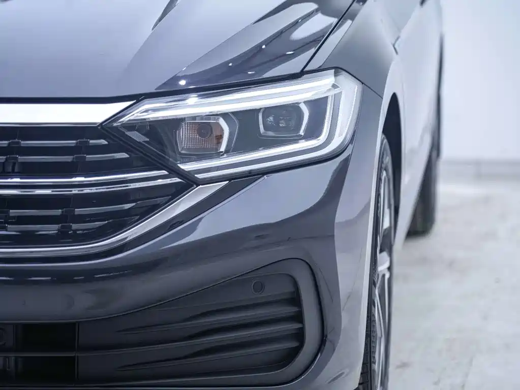Sagitar 2025 facelift three 300TSI DSG transcendent version купить на сайте DeffCars