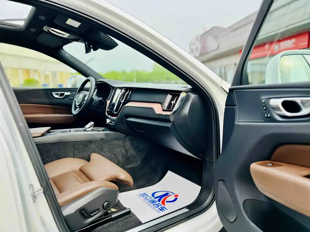 Volvo XC60 2025 B5 four-wheel drive Zhiyuan luxury version купить на сайте DeffCars