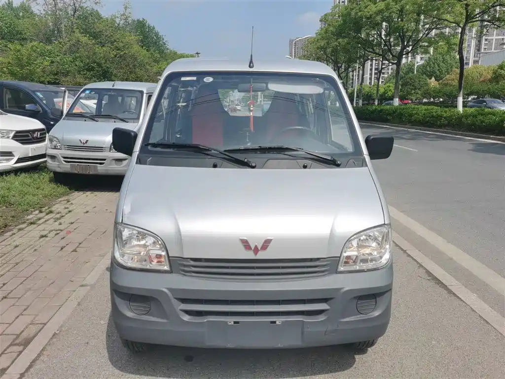 Wuling Light 2023 1.5L practical 5/7 seats купить на сайте DeffCars