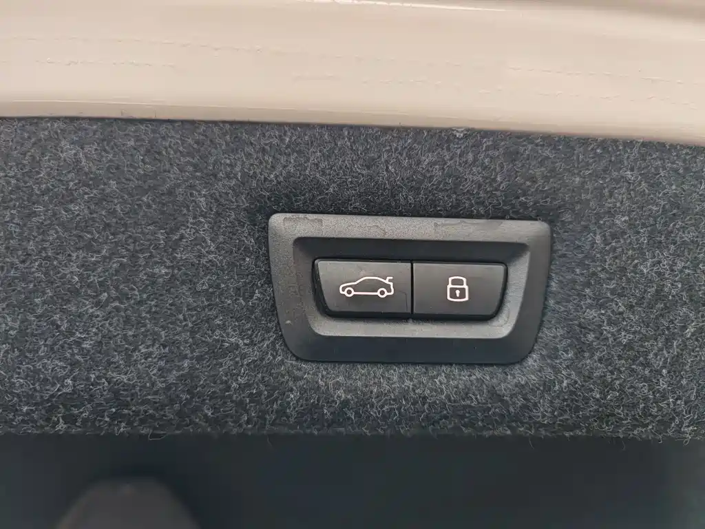 BMW 5 Series 2023 530Li Leading M Sports Package купить на сайте DeffCars