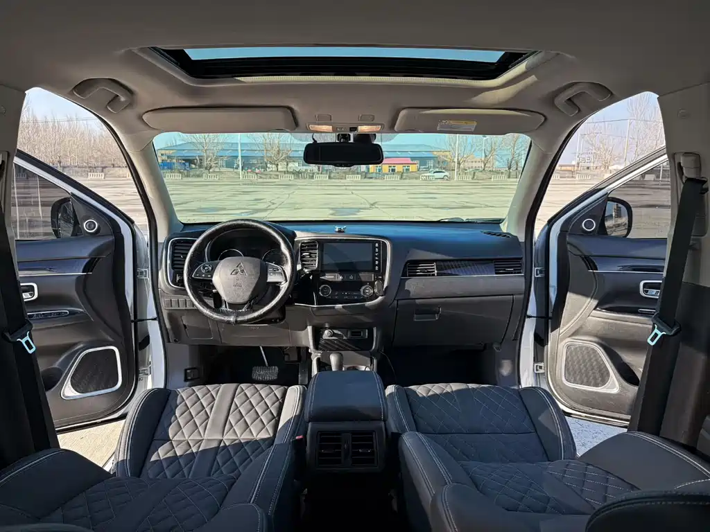 Outlander 2021 facelift 2.0L 2WD Enjoy Edition 5 seats купить на сайте DeffCars