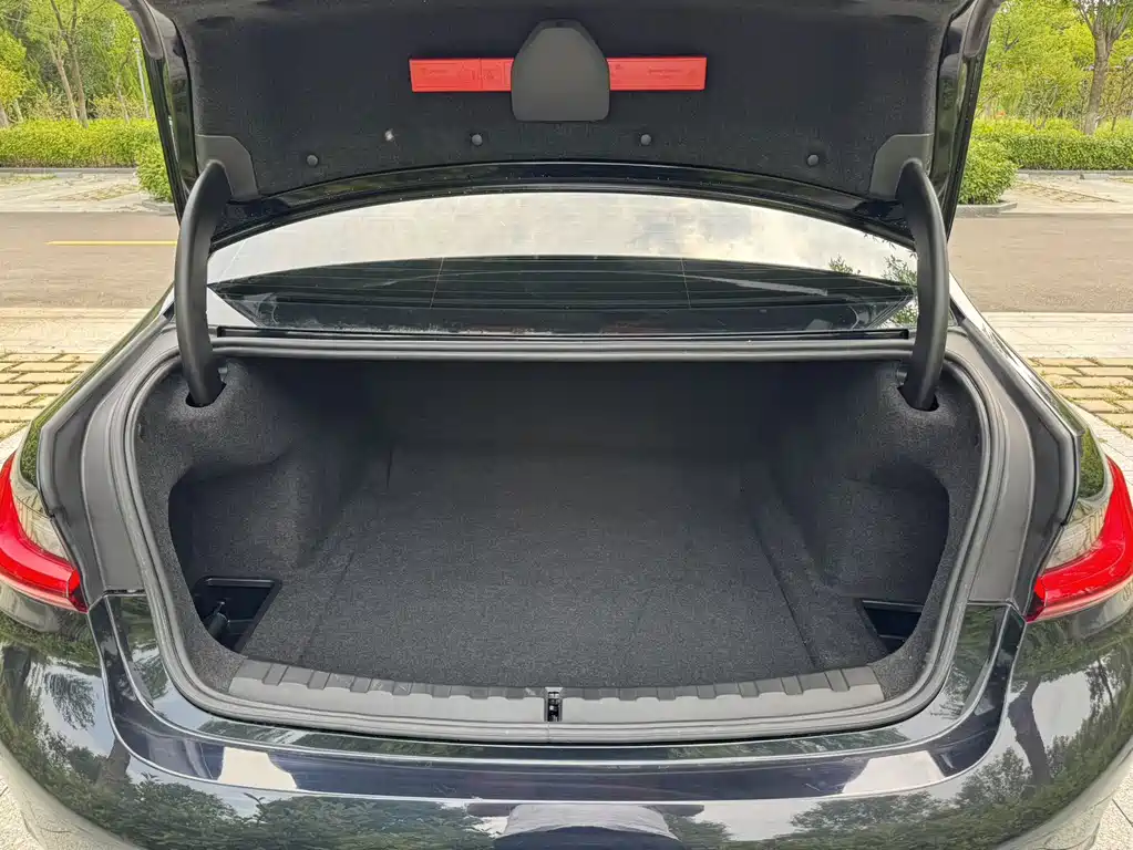 BMW 3 Series 2023 320Li M Sports Package купить на сайте DeffCars