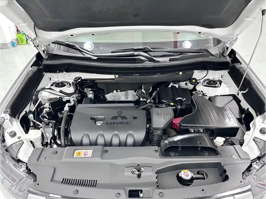 Outlander 2018 2.0L 2WD Honor Edition 5 seats купить на сайте DeffCars
