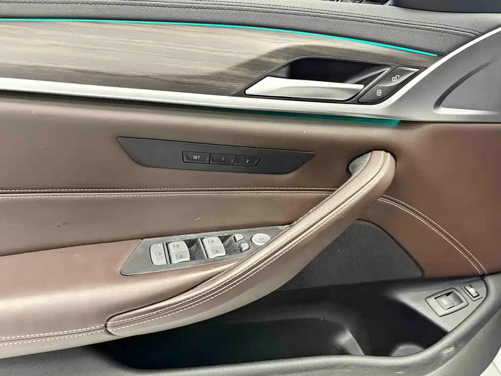 BMW 5 Series New Energy 2019 Model 530Le Luxury Package купить на сайте DeffCars