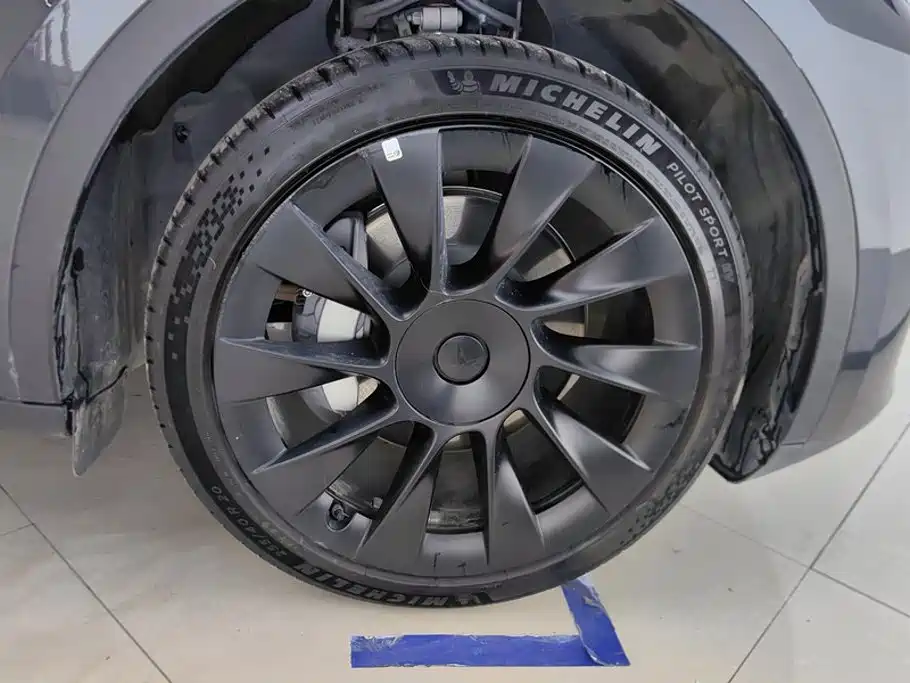 Model Y 2024 rear-wheel drive version купить на сайте DeffCars